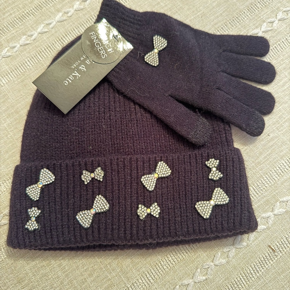 Black & Bling Beanie w/Gloves. Touch fingers gloves.